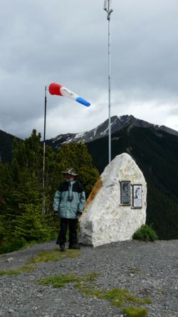 Pomník zakladatelů paraglidingu na Mount 7