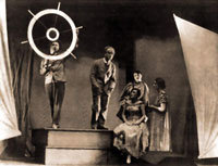 Výjev z Vančurovy hry Učitel a žák (režie J. Honzl, 1927)