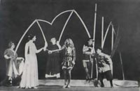 Výjev z Burianovy inscenace Machiavelliho Mandragory (Studio ND Brno, 1929)